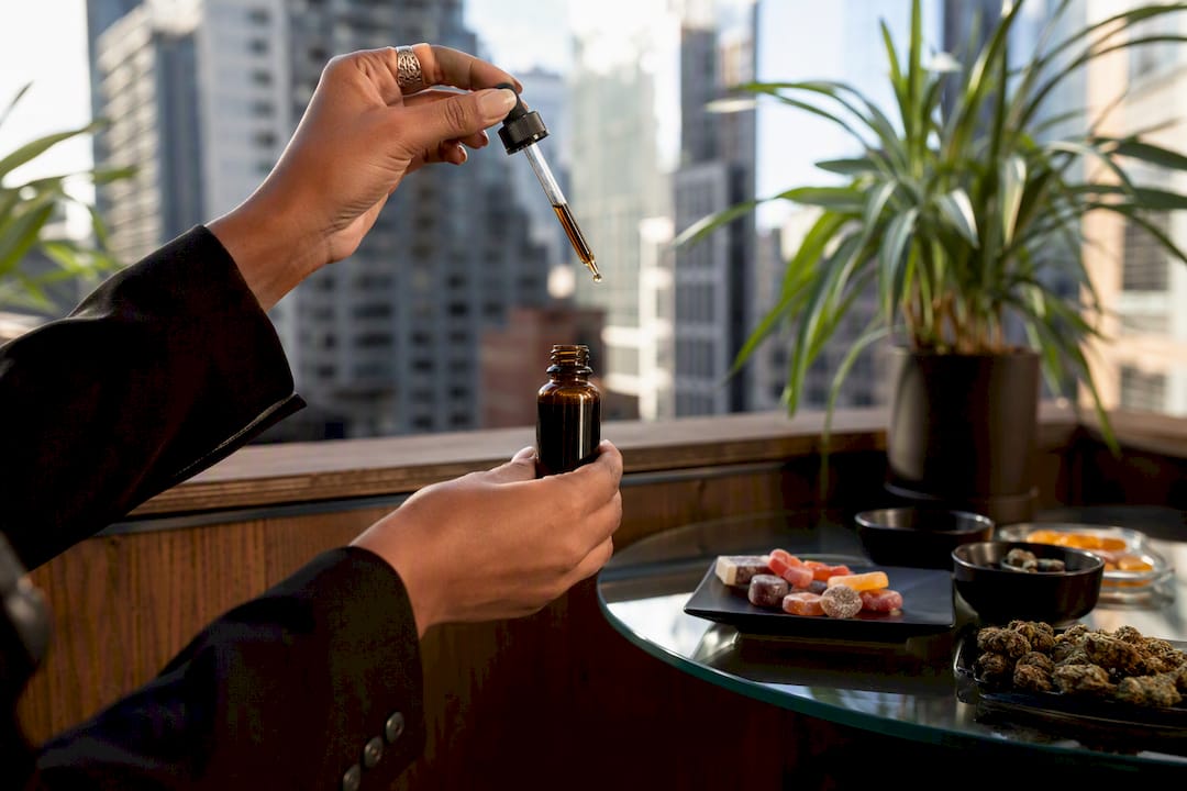 Hand dosing cannabis tincture dropper
