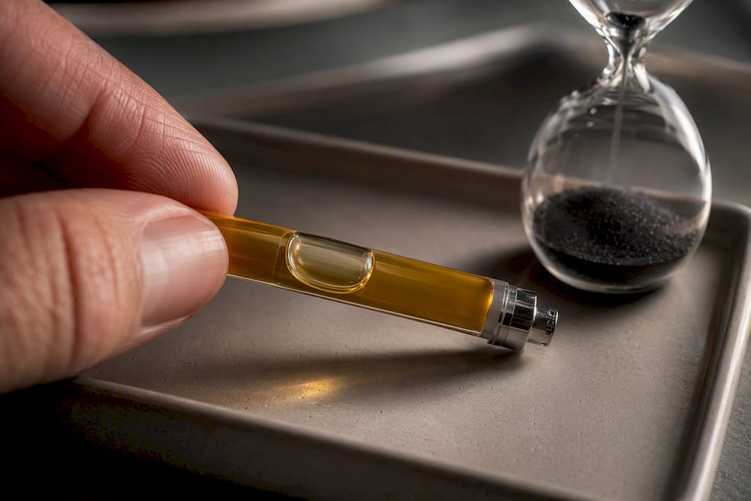 Air bubble moving through vape oil